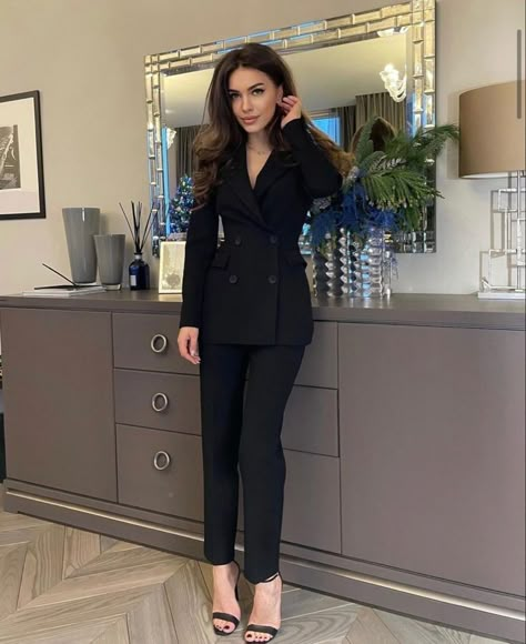 Lawyer Fashion Women, Stylish Office Wear, Chic Workwear, Business Dress Women, Lawyer Fashion, Lawyer Outfit, Classy Suits, Blazer Outfits For Women, Professional Outfits Women