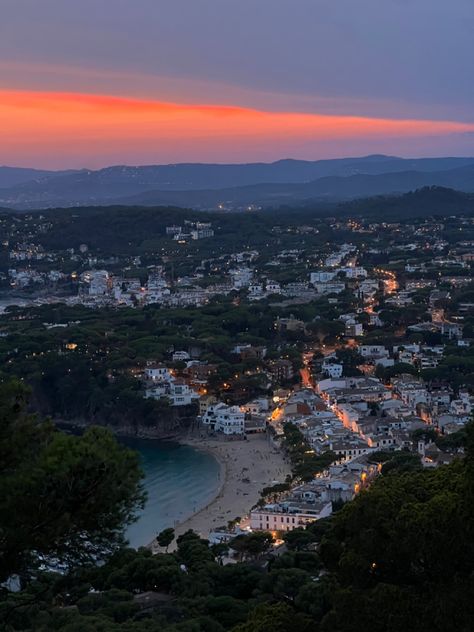 Sunset view en la costa brava Costa Brava Aesthetic, Costa Brava Spain, Chill Vibes, Sunset View, Costa Brava, Future Travel, Sunset Views, Summer Of Love, Holiday Travel