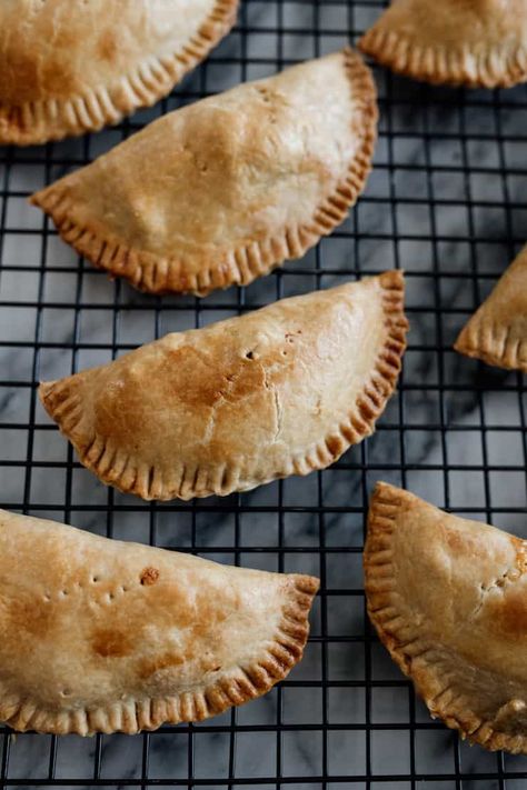 Picadillo Empanadas, Caribbean Appetizers, Best Hamburger Recipes, Mexican Picadillo, Bueno Recipes, Beef Patties Recipes, Baked Empanadas, Maryland Style Crab Cakes, Jamaican Beef Patties