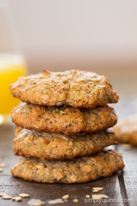 Toasted Coconut Quinoa Breakfast Cookies - these flourless cookies are packed with fiber, naturally sweetened and are gluten-free! Quinoa Cookies Recipes, Best Quinoa Recipes, Quinoa Cookies, Coconut Quinoa, Flourless Cookies, Quinoa Breakfast, Simply Quinoa, Gluten Free Breakfasts, Breakfast Cookies