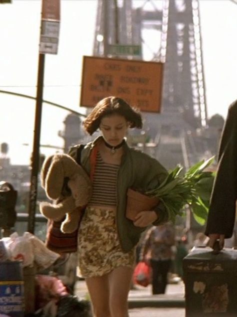 Natalie Portman in Leon The Professional (1994) Leon Matilda Outfit, Matilda Leon The Professional, Natalie Portman The Professional, Matilda Outfit, Matilda Leon, Natalie Portman Leon, Leon Matilda, Leon The Professional, Lights Camera Action