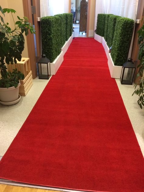 Red carpet gala! Red Carpet Walkway, Red Carpet Design Event, Red Carpet Decorations Entrance, Red Carpet Entrance Events, Event Lounge, Red Carpet Entrance, Red Carpet Wedding, Background Studio, Red Carpet Runner