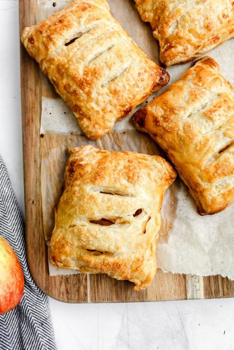 Puff Pastry Apple Pie, Strawberry Puff Pastry, Apple Danish, Apple Puff Pastry, Apple Hand Pies, Apple Treat, Easy Puff Pastry, Puff Pastry Dough, Frozen Puff Pastry