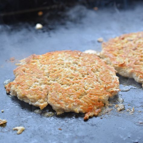 Nibble Me This: Buffalo Chicken Smash Burger Buffalo Chicken Smash Burgers, Ground Chicken Smash Burger, Smash Chicken Burger, Chicken Smash Burger, Blackstone Ideas, Buffalo Sauce Recipe, Smash Burger Recipe, Asian Seasoning, Trout Farm