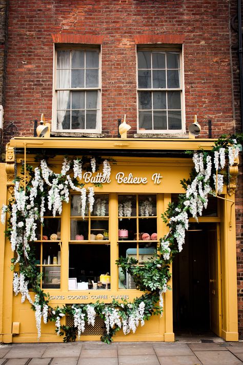 Florist Shop Exterior Store Fronts, Boho Coffee Shop Interior Design, Storefront Aesthetic, Vintage Bakery Aesthetic, Small Bakery Interior, Bakery Moodboard, Coffee Shop Bookstore, London Bakery, Herbalist Shop