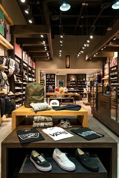 Vans Store Aesthetic, Fashion Store Design, Shoe Store Design, Clothing Store Displays, Retail Store Interior Design, Clothing Store Interior, Clothing Store Design, Store Design Boutique, Retail Interior Design