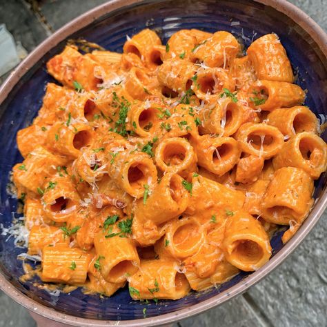 Carbone Spicy Rigatoni, Spicy Rigatoni, Rigatoni Recipe, Idee Pasto, Läcker Mat, Yummy Comfort Food, Think Food, Deilig Mat, Food Recepie