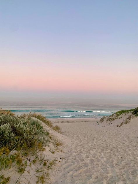 Australian Beaches Aesthetic, Australia Girl Aesthetic, Sunrise Beach Aesthetic, Holiday Australia, Pastel Sunrise, Beach Pastel, Sunset Pastel, Places In Australia, Australian Beaches