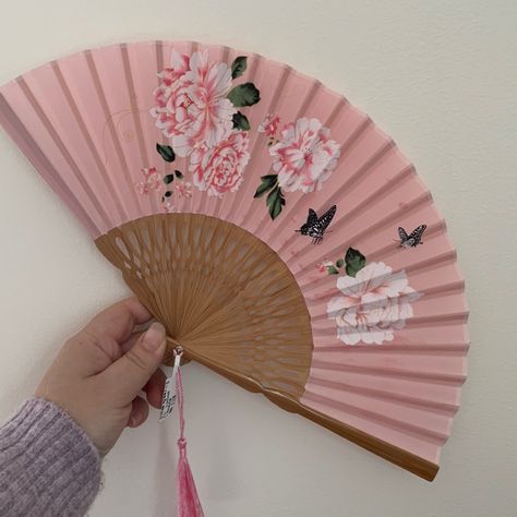 New Chinese Pink Rose & Butterfly Fan~ So Nice~ Ap Lang, Chinese Fans, Rose Butterfly, Painted Fan, Chinese Fan, Antique Fans, Knit Leg Warmers, Pastel Outfit, Hand Fans