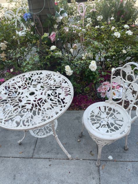 aesthetic, sidewalk cafe, breakfast, parsian vibes, tea table, flowers, vintage, summer, outdoor eating, tea time, brunch Aesthetic Balcony, Cafe Breakfast, Sidewalk Cafe, Outdoor Eating, Beverly Hills California, Rodeo Drive, Flowers Vintage, Table Flowers, Silver Spring