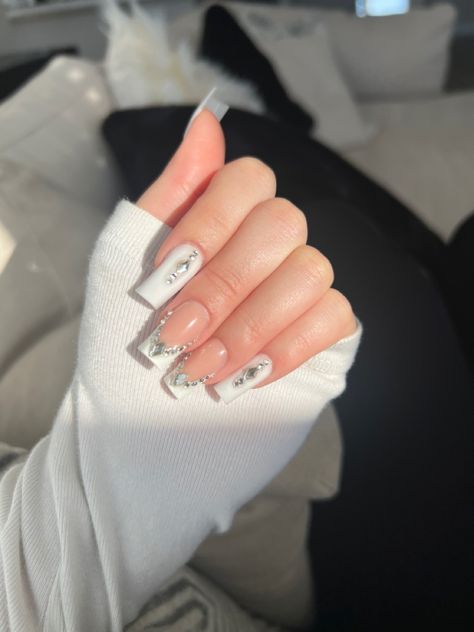 Platinum Nails Acrylic, Square Rhinestone Acrylic Nails, Gem White Nails, Medium Gem Nails, French Tip Rhinestone, White French Acrylics With Gems, White Nails Bling, White Fancy Nails, White Nails With Rhinestones Short