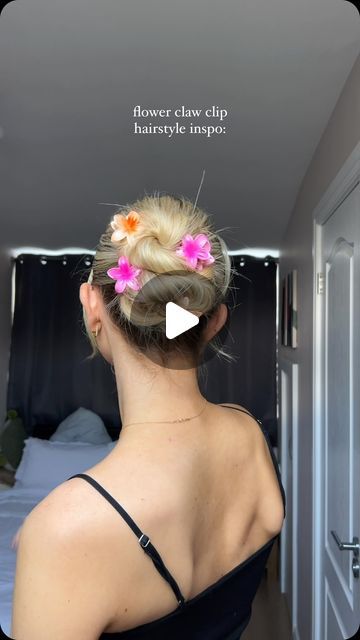 Christina Peart on Instagram: "baby flower claw clip inspo 🌺🍑   ✨  #flowerclawclip #summerhairstyles #messybun #hairstyletutorial #hairinspo" Mini Flower Clip Hairstyles, Mini Flower Claw Clip Hairstyles, Mini Flower Clips, Flower Claw Clip, Clip Hairstyles, Baby Flower, Instagram Baby, Flower Clip, Flower Hair Clips