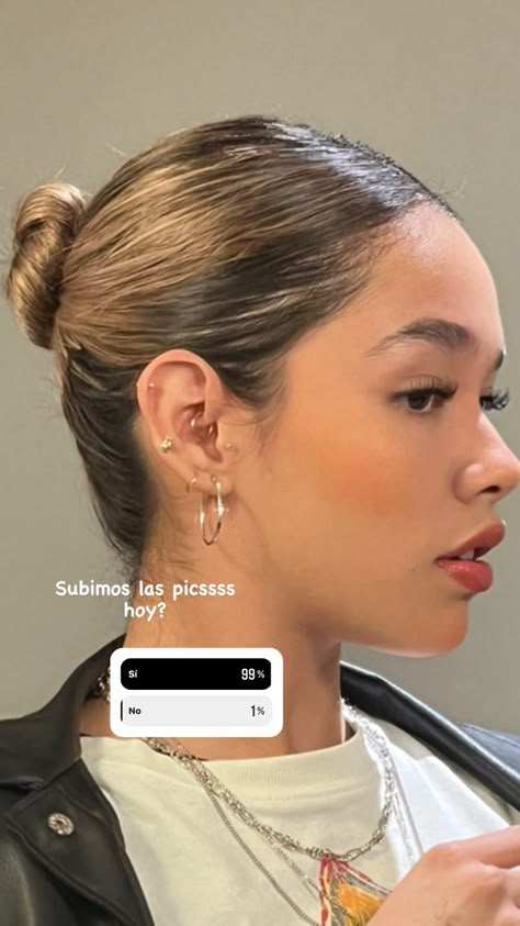 Celebrity Ear Piercings Inspiration, 2 Ear Piercings Ideas, Faith Piercing, Ear Piercing Ideas Aesthetic, Earring Piercing Ideas, Piercing Combos, Ear Stacking Ideas, Dangle Earrings Outfit, Celebrity Ear Piercings