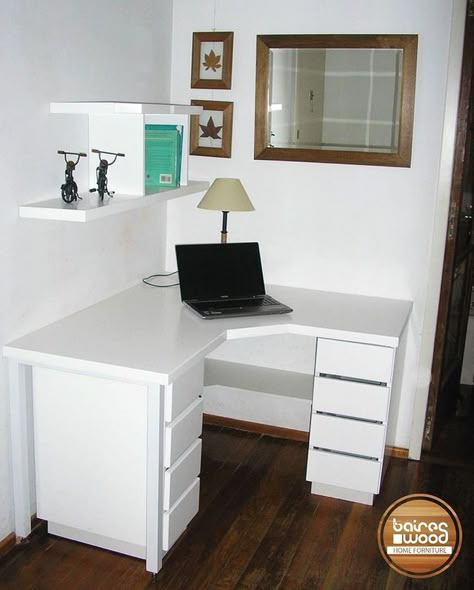 Build Computer, Computer Desk Plans, Small Corner Desk, Diy Corner Desk, Diy Computer Desk, Desk Diy, Bedroom Desk, Desk Ideas, Home Desk