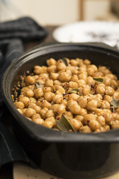 Greek traditional baked chickpeas (Revithada) Greek Chickpea Recipes, Greek Dishes Traditional, Greek Chickpeas, Greek Flavors, Chickpea Recipes, Mediterranean Cuisine, Greek Dishes, Mediterranean Dishes, Mediterranean Diet Recipes