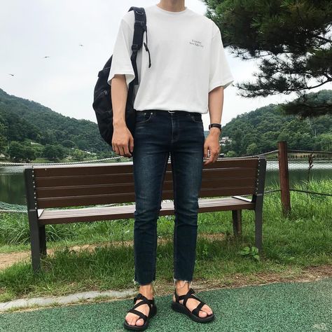 Cap Outfit, Mens Trendy Outfits, Fashion Man, Ulzzang Boy, Men Fashion Casual Outfits, Mens Vintage, Men's Accessories, Outfits Aesthetic, Asian Fashion