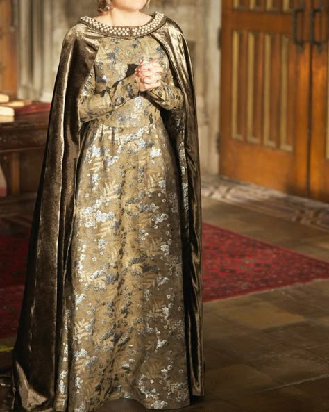 Lannister Fashion, Medival Outfits Women, Medieval Dresses, Fantasy Au, Period Fashion, Medieval Gown, Fantasy Clothes, Hollywood Costume, Fantasy Land