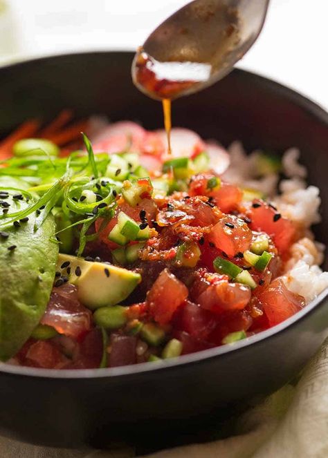 Tuna Buddha Bowl, Bowl Dressing Recipe, Poke Bowl Dressing, Poke Bowl Recipes, Poke Recipes, Tuna Poke Bowl Recipe, Bowl Dressing, Hot Weather Meals, Poke Salad