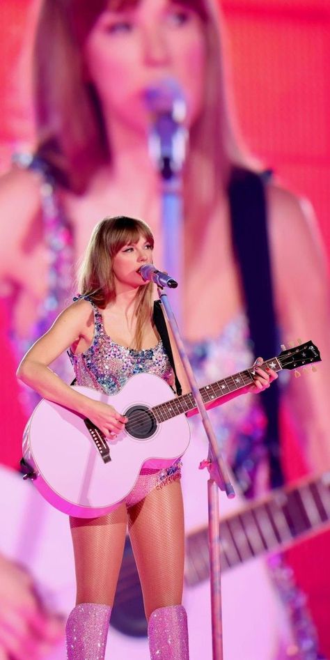 Pink Lover Guitar, Eras Tour Wallpaper Lover, Taylor Swift Wallpaper Ears Tour, Taylor Pink Wallpaper, Preppy Taylor Swift Wallpaper, Taylor Swift Eras Tour Wallpaper, Preppy Taylor Swift, Pink Carnival, Ears Tour