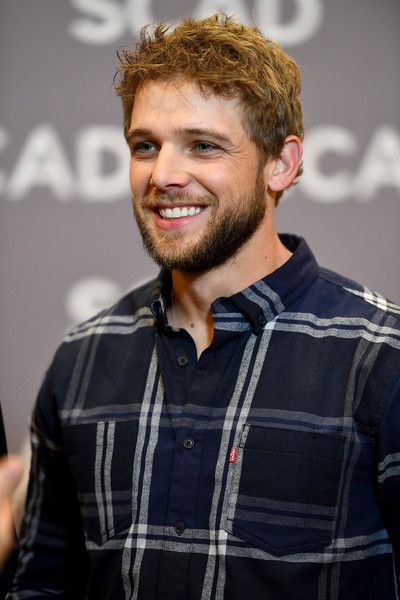 HAPPY 31st BIRTHDAY to MAX THIERIOT!!      10/14/19   Born Maximillion Drake Thieriot, American actor and director. He made his acting debut in the 2004 adventure comedy film Catch That Kid. American Actors Male, Max Theriot, Trin For Trin Tegning, Max Thieriot, Casual Leather Jacket, Actors Male, Christian Grey, Cute Actors, Good Looking Men