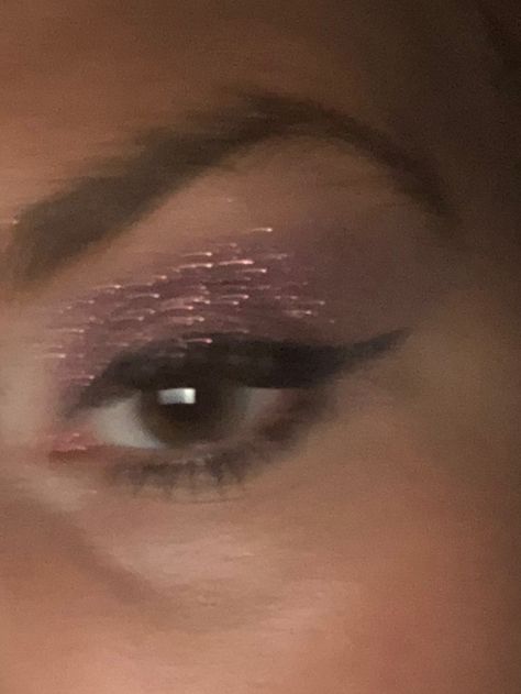 Eyeshadow For A Pink Dress, Pink Glittery Dress, Droopy Eyelids, Pretty Eye Makeup, Glittery Dress, Dress Makeup, Glitter Eyeshadow, Glitter Makeup, Pretty Eyes