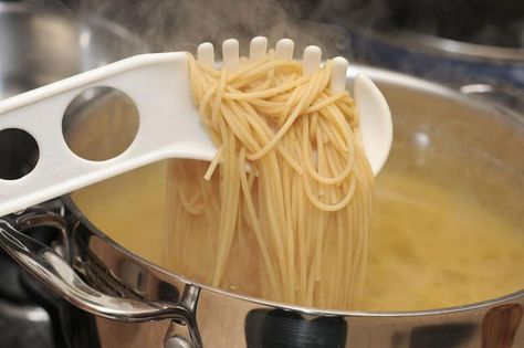 How To Make Pasta Ahead Of Time, How To Cook Spaghetti Noodles, Cooking Pasta Ahead Of Time, How To Cook Spaghetti, How To Reheat Pasta, Freeze Spaghetti, How To Cook Noodles, Healthy Main Dishes, Reheat Pasta