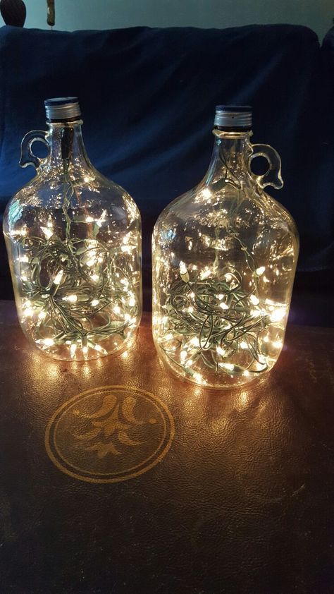 Quick outdoor lights! Free glass wine jugs, old clear twinkle lights! Yay! Glass Jugs Crafts, Glass Jugs Decor, Wine Jug Crafts, Wedding Backyard Decorations, Backyard Party Food, Jug Decor, Diy Outdoor Lighting, Wine Jug, Glass Bottle Crafts