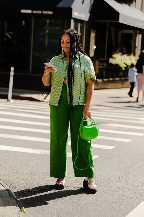 Monochromatic Street Style, Fun Outfits Plus Size, Plus Size Summer Street Style, Plus Size Street Style 2023, Yaminah Mayo, Curvy Street Style, Estilo Fitness, New York Fashion Week Street Style, Fun Outfits