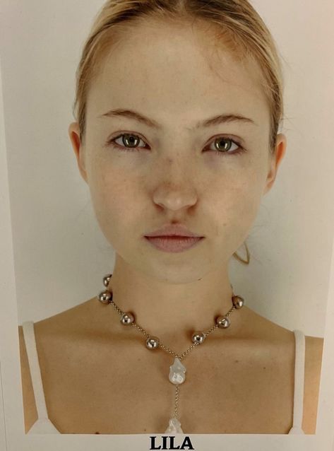 Lila Grace Moss, Lila Grace, Nepo Baby, Bare Vanilla, Lila Moss, Lily Rose Depp, Model Life, Kate Moss, Messy Hairstyles