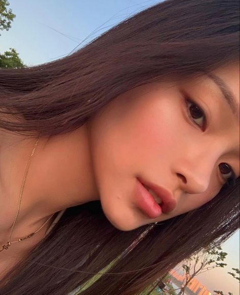 Slim Face Shape Aesthetic, Jawline Manifestation, Jawline Asian, V Shaped Chin, Sharp Features Women, Dream Nose, Side Profile Woman, Aesthetic Definition, Summer Glowup