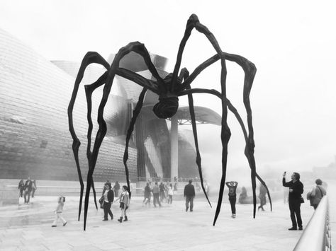 Louise Bourgeois, Maman (1999). Photo: Tumblr. Louise Bourgeois Maman, Spider Sculpture, Louise Bourgeois, Mark Rothko, Feminist Art, Art Video, Graffiti Artist, Sculpture Installation, Bilbao