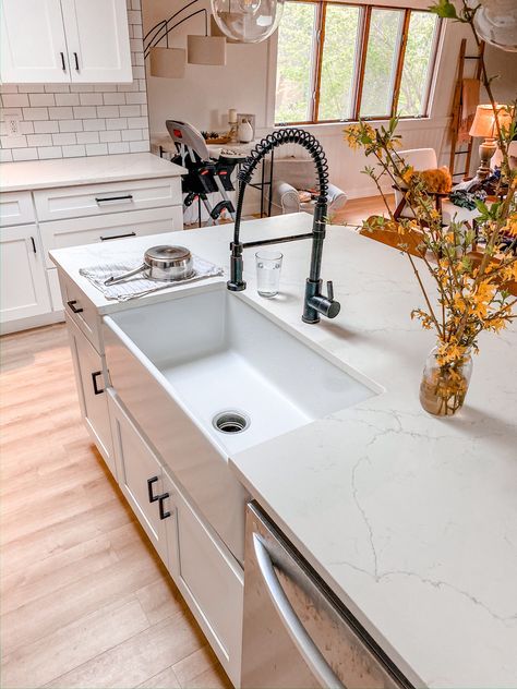 Farmhouse Sink and Faucet from MR Direct | Lovedbykait White Farmhouse Sink, Minimal Kitchen Design, Sink And Faucet, Kitchen Styles, Kitchen Sink Design, Kitchen Designer, Minimal Kitchen, Paint Kitchen, Designer Kitchen