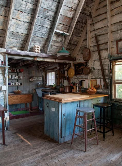 Rustic Tiny Home, Converted Barn Homes, Old Log Cabin, Wooden Shack, Barn Remodel, Barn House Interior, Barn Apartment, Barn Loft, Barn Kitchen