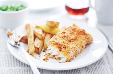 Be sure to impress your dinner guests with this classic Breaded fish with chunky chips recipe. Find out how, aswell as view hundreds of other recipes at Tesco Real Food today! Homemade Fish And Chips, Breaded Fish, Thai Fish Cakes, Dinners Under 500 Calories, Asian Seafood, Chunky Chips, Potato Sticks, Homemade Chips, Seafood Recipe