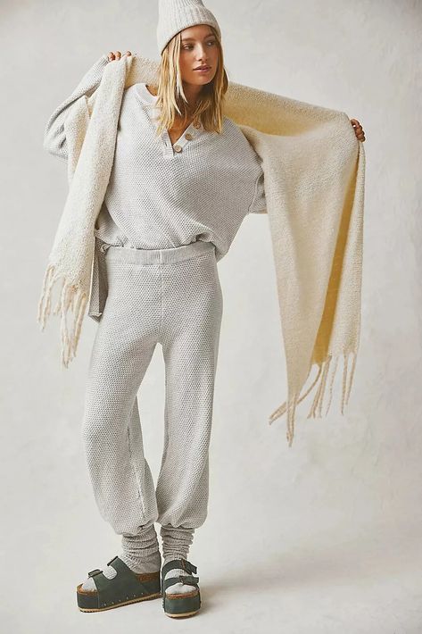 Cozy Lazy Day Outfits, Knit Set Outfit Women, Aw24 Fashion Trends, Beachy Winter Outfits, Wide Leg Sweater Pants, Hailee Sweater Set, Cosy Fashion, Autumn Knitting, Ladies Nightwear