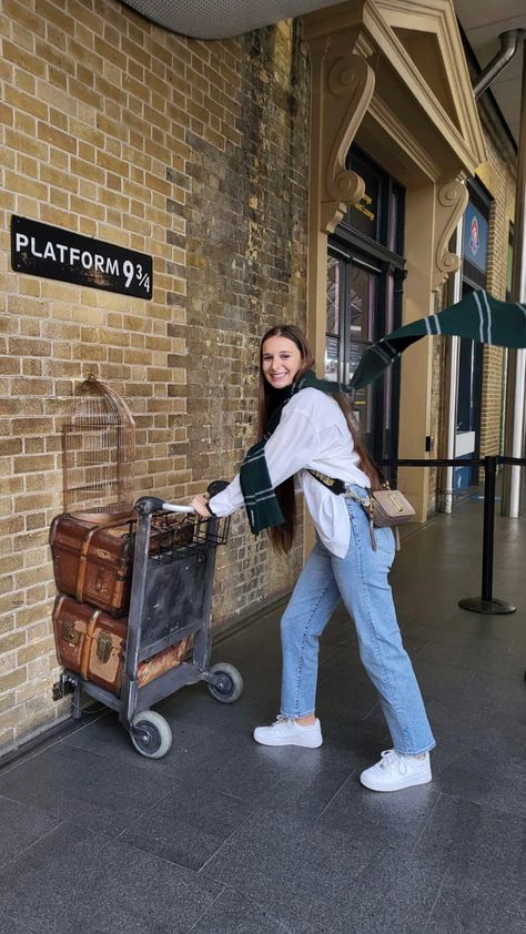 Platform 93/4, London Travel Outfit, Aesthetic Shots, London September, Photoshoot London, London Photoshoot, London England Travel, London Wallpaper, London Vacation