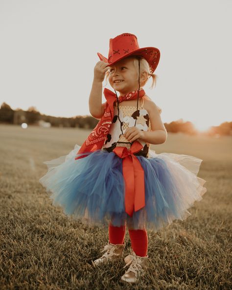 Now that it’s October I’ll be sharing our past family costumes for all the family costume ideas and can’t wait to show you our photos from this year from @the.sandy.lens 😍 Here is a throwback to Toy Story 4 costumes when thatcher was only 2 months old 🥲 #toystory #halloweencostume #halloweencostumes #halloweencostumeideas #familycostumes family costume ideas, Halloween family costume ideas, Toy story family costumes Toy Story Family Costumes, Family Costume Ideas, 2 Months Old, Halloween Family, Costume Inspo, Family Costumes, Family Halloween Costumes, Ideas Halloween, 2 Months