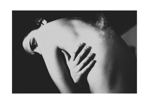 Galleries - Photography - Silvia Grav - - Fubiz™ High Contrast Photography Portraits, Vulnerable Photoshoot, Intimidating Poses, Sleeping Poses, Flash Pics, Soft Photography, Sustained Investigation, Back Photography, Sigil Tattoo