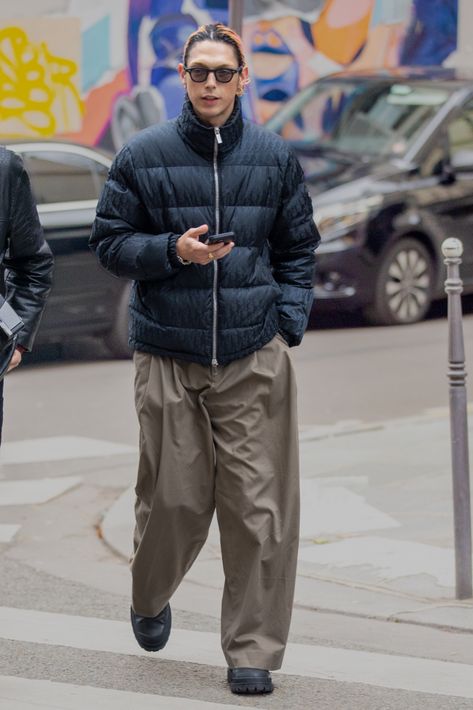 2023 Paris Street Style, Street Snap Men, Paris Fashion Week 2024 Street Style, Japan Men Fashion, Mens Fashion Week Street Style, Paris Fashion Week Men, Men Fashion Week, Paris Mens Fashion, Fashion Paris