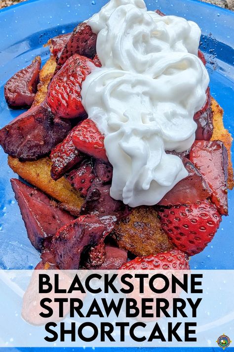 Indulge in the perfect combination of juicy berries, rich cake, and creamy whipped topping with the Blackstone Strawberry Shortcake recipe. This recipe is incredibly simple to make using pre-made cake. Blackstone Desserts, Blackstone Dessert Recipes, Twinkie Strawberry Shortcake, Grilled Strawberry Shortcake, Camping Food Recipes, Pond Cake, Grilled Strawberries, Berries Cake, Campfire Cake