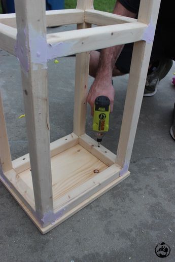 Easy DIY Stool Plans - Rogue Engineer - Photo 7 Engineer Photo, Stool Plans, Diy Bar Stools, Diy Stool, Wood Projects For Beginners, Wooden Bar Stools, Into The Wood, Diy Simple, Diy Bar