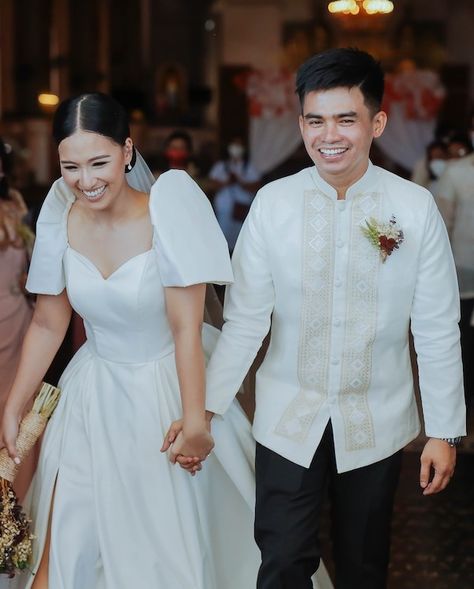 Modern Filipiniana Wedding Souvenir, Minimalist Filipiniana Wedding Dress, Modern Filipiana Wedding Gown, Filipiana Wedding Dress, Filipina Wedding Dress Traditional, Filipiniana Wedding Gown The Bride, Filipino Wedding Barong, Simple Filipiniana Wedding Dress, Soft Classic Kibbe Wedding Dress