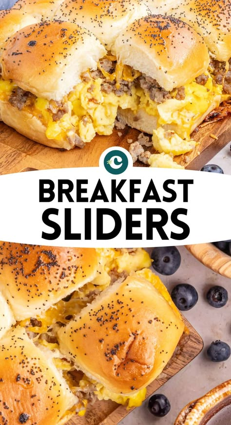 Hawaiian roll breakfast sliders with scrambled eggs, breakfast sausage, and cheese baked on buns topped with a buttery maple syrup glaze and poppy seeds. #HawaiianRolls #Sliders #EasyBreakfast Sliders Breakfast, Breakfast Sliders, Menu Sarapan Sehat, Breakfast Slider, Hot Breakfast, Thanksgiving Menu Ideas, Slider Recipes, India Food, Best Breakfast Recipes