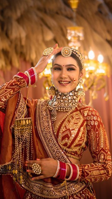 Rajwadi Bridal Look, Photoshoot Lehenga, Simple Bridal Look, Bridal Choli, Nath Bridal, Hilarious Dogs, Rajasthani Bride, Bride Photos Poses, Indian Bridal Photos