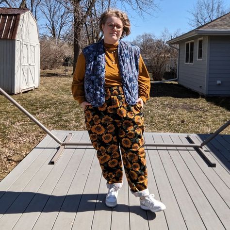 #LuckySweater10x10 Day 6. Today I went for one of the more out-there combinations and got... this. 😶 I'm curious, what do you think of this outfit? Is it giving colorful art teacher, or toddler who dressed herself? The pattern mixing definitely doesn't feel like my style. However, this combo is comfortable, and pairing it with both sneakers and pearls feels irreverent, which I like. Without the vest, you can see that the dress tucked in the pants has a really nice drape in contrast to the s... Lesbian Art Teacher Outfits, Fun Teacher Outfits, Art Teacher Outfits, Artsy Girl, Funky Pants, College Outfit, Alt Outfits, Teacher Outfit, Teacher Outfits