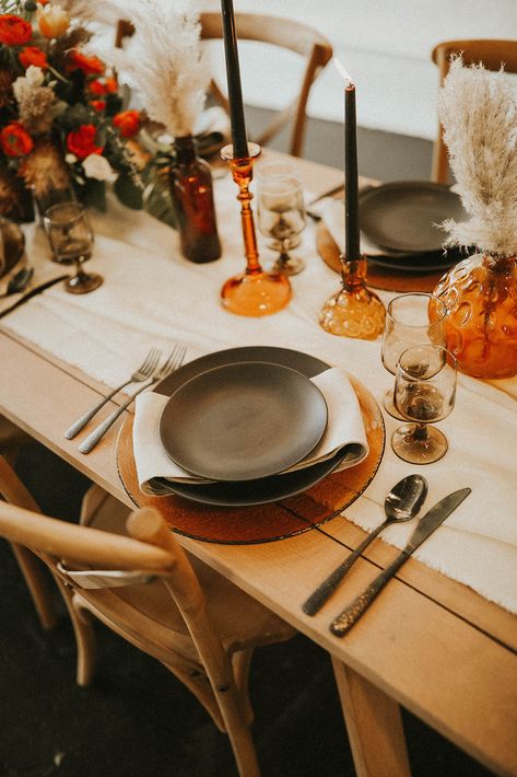 Black Tableware, Kentucky Wedding Venues, Linen Decor, Biker Wedding, Bohemian Weddings, Dusty Orange, Orange Table, Banner Elk, Greenhouse Wedding