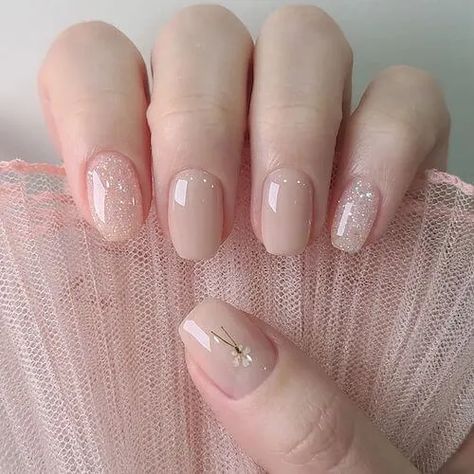 Korean Pedicure Ideas, Gel Nails For Work, Short Spring Nails 2023, Squoval Nail Ideas, Gelish Inspo, Short Squoval Acrylic Nails, Squoval Nails Design, Blush Nail Designs, Sophisticated Nails