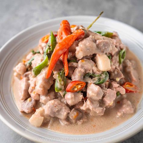 Bicol Express Recipe Bicol Express Recipe, Pork Adobo Recipe, Sinigang Recipe, Bicol Express, Bread Pastries, Pork Adobo, Filipino Dish, Adobo Recipe, Filipino Dishes