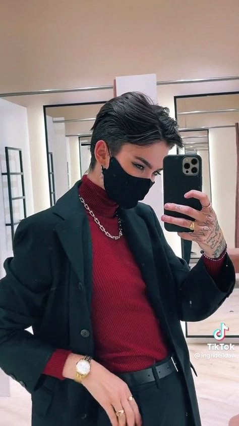 Androgynous Fashion Formal, Tomboy Lifestyle, Androgynous Fashion Male, Alternative Outfits Men, Ingrid Elida, Androgyny Aesthetic, Lesbian Fashion Tomboy, Butch Lesbian Fashion, Nb Fashion