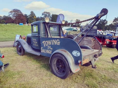 Old Wrecker Truck, Work Trucks, Vintage Pickup, Towing And Recovery, Old Tools, Work Truck, Tow Truck, Classic Trucks, Old Trucks